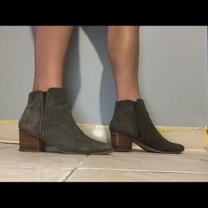 Full heel short boot